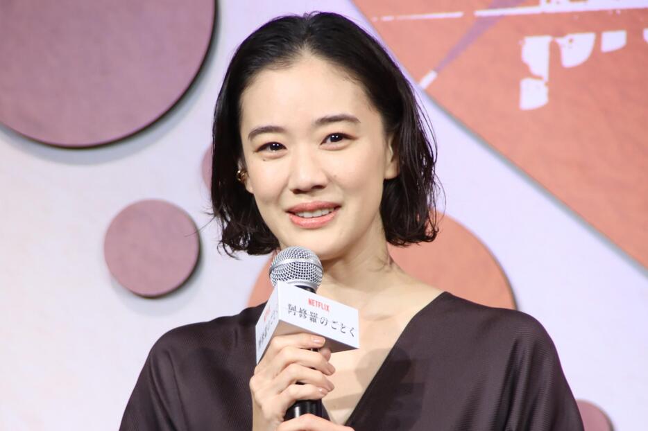 Netflixのドラマシリーズ「阿修羅のごとく」の完成報告会に出席した蒼井優さん