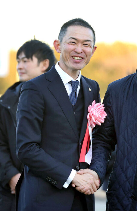 有馬記念を制したレガレイラの木村哲也調教師（カメラ・池内　雅彦）