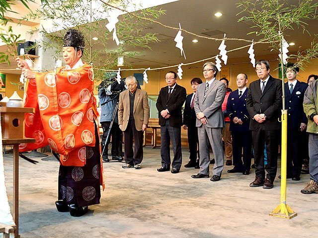 関係者が無事故を願った安全祈願祭＝大山農山村交流センター