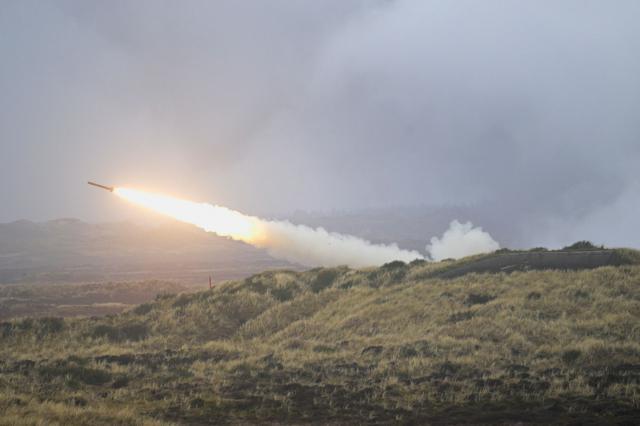 デンマークの訓練場で2023年3月、米国主導の軍事演習で使われた高機動ロケット砲システム「HIMARS（ハイマース）」=ロイター