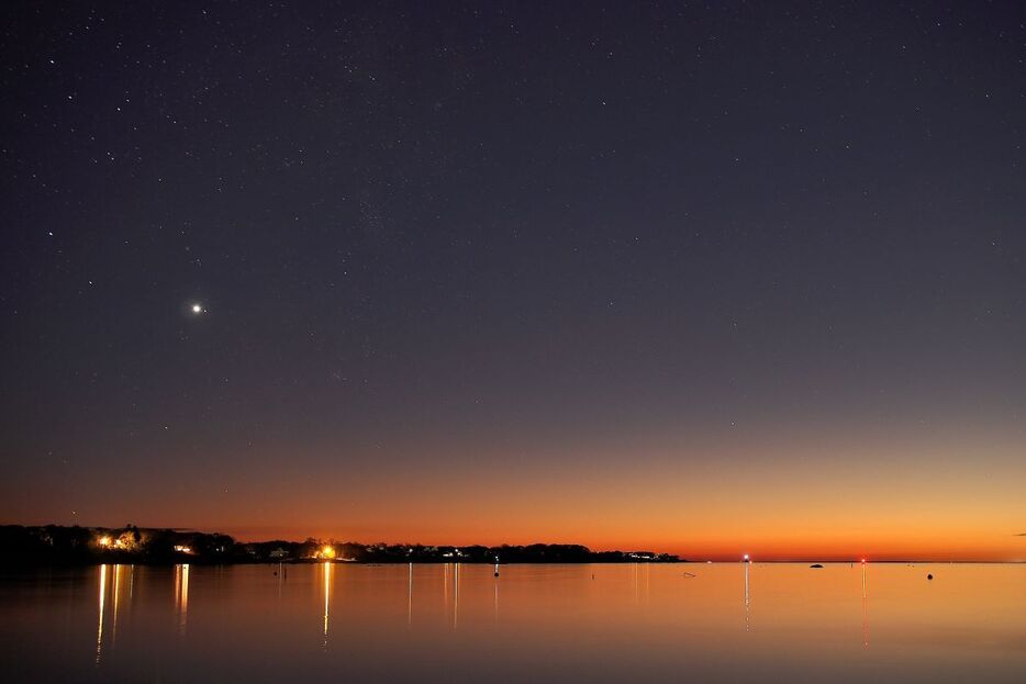 米マサチューセッツ州ケープコッドの夕空（SteveBosselman/Getty Images）