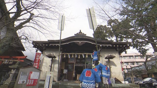 大破魔矢を設置＝22日午後1時ごろ、福井市照手４丁目・湊八幡神社