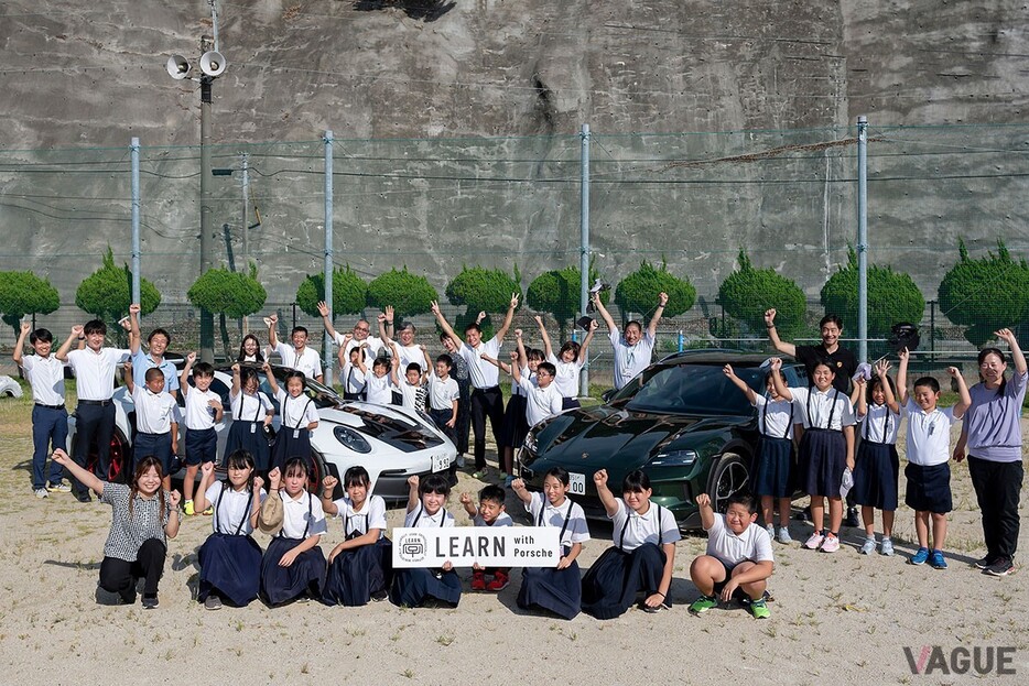 2024年の晩夏、熊本県・天草諸島の御所浦小学校や天草市の複合施設「ここらす」において、現地の子どもたちを対象にした「LEARN with Porsche」の派生プログラムが開催された