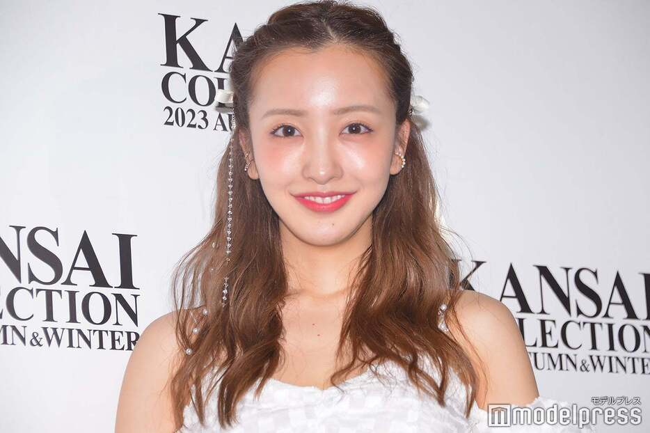 板野友美