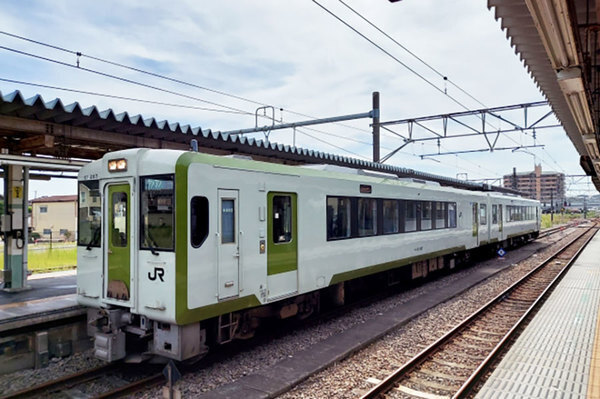 八高線で使われているキハ110系の車両（画像：写真AC）。