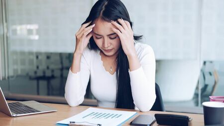 耳鼻咽喉科での治療だけでは改善しない「ストレス性のめまい」の対処法とは（写真：psisa／PIXTA）