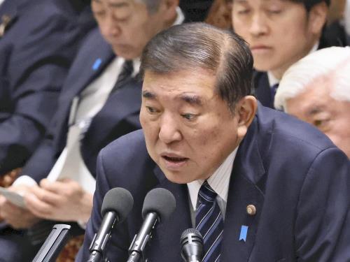 衆院予算委員会の締めくくり総括質疑で答弁する石破首相（１２日、国会で）