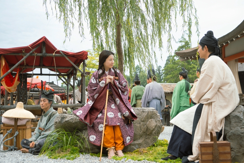 乙丸（矢部太郎）　まひろ（吉高由里子）　周明（松下洸平）　大河ドラマ「光る君へ」 46話（12月1日放送）より(C)NHK