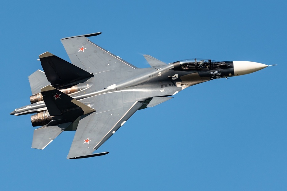 ロシア海軍の演習での「Su-30」戦闘機（2019年9月）BeAvPhoto-shutterstock