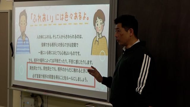 私立桐朋女子中学校で『まなブック』を使った授業をする様子