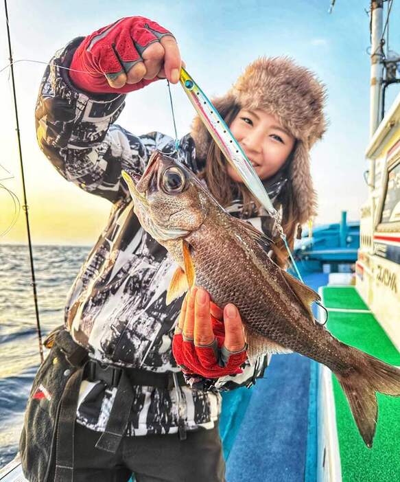 ジギングを使って釣れたクロムツ。