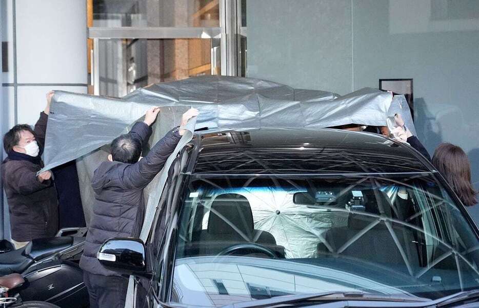 故・中山美穂さんのご遺体を乗せたと思われる車両＝東京都渋谷区（撮影・土谷創造）