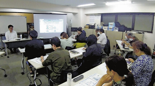 新法について国の担当者を招いて行われた労働組合の勉強会（10月23日、東京都内で）