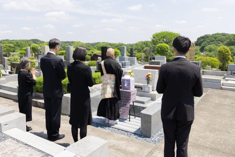 墓じまいのトラブル事例を紹介（イメージ）