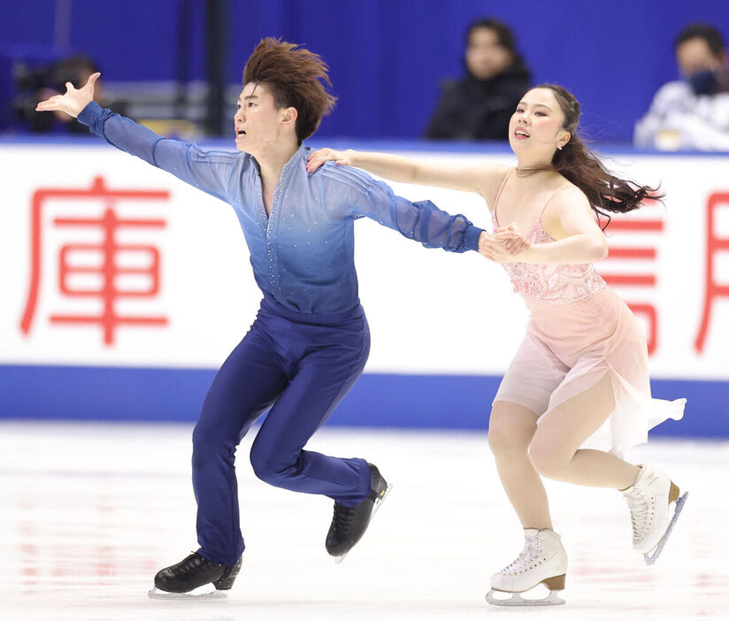 吉田唄菜（右）と森田真沙也（左）（カメラ・岩田　大補）