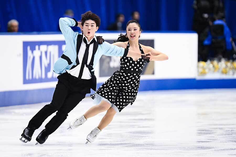 首位発進した吉田唄菜、森田真沙也組【写真：中戸川知世】