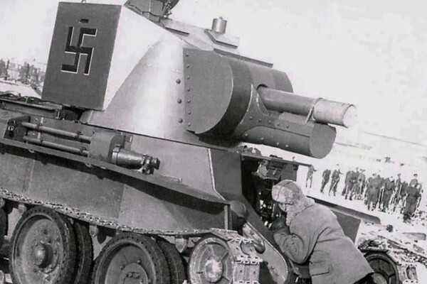 フィンランドが独自に生み出したBT-42突撃砲（画像：パブリックドメイン）。