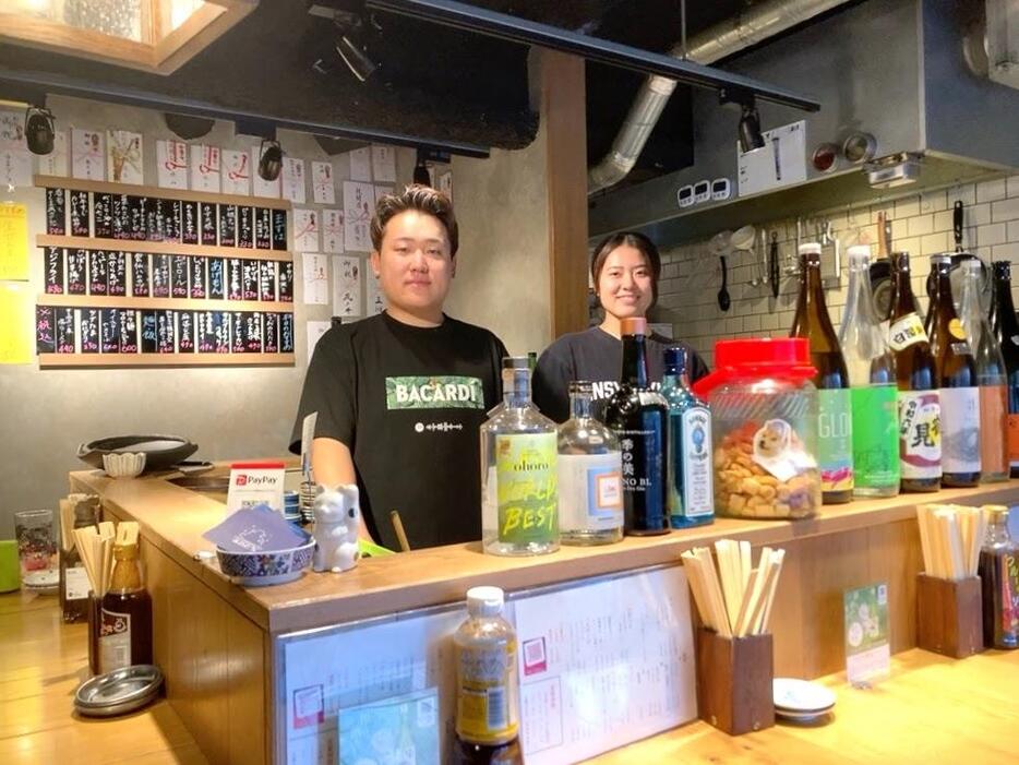 店主の石川拓弥さん（左）