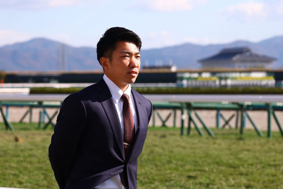 京都競馬場でＧⅠ朝日杯ＦＳを観戦した阪神・-石井大智