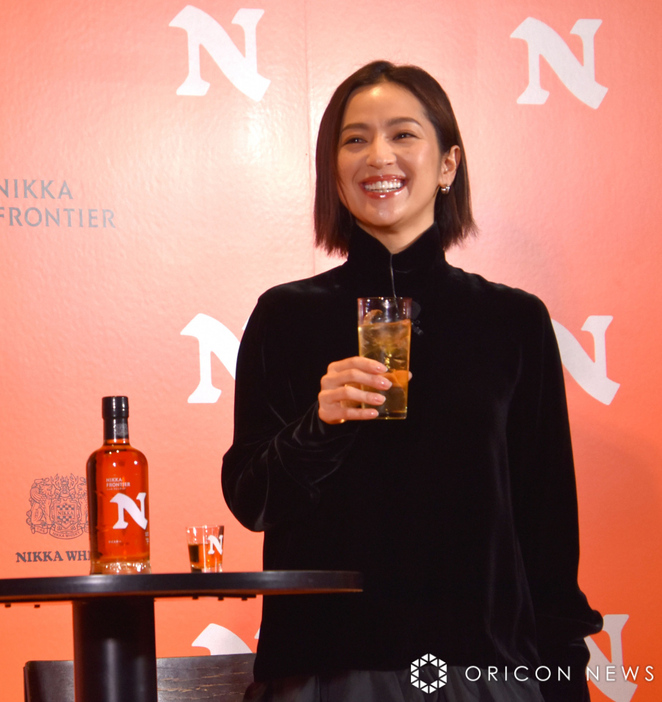 朝からハイボールを飲んで笑顔だった中村アン（C）ORICON NewS inc.