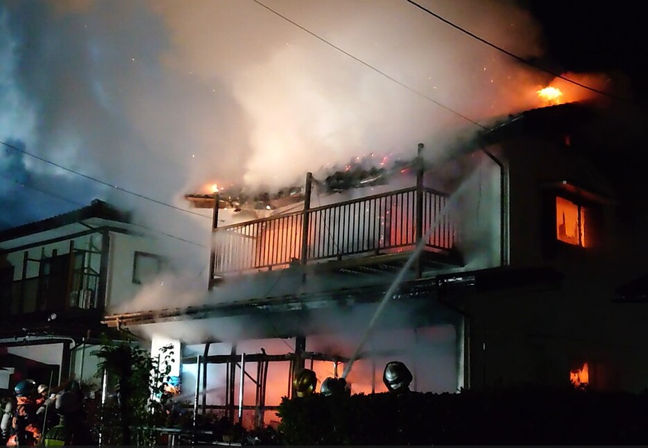 火事があった木造2階建住宅（20日、長野市）