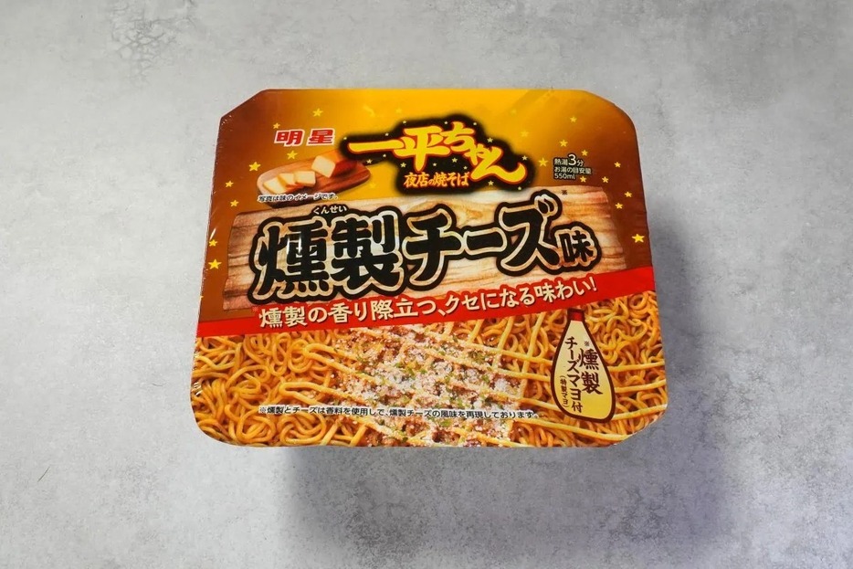 明星食品 明星 一平ちゃん夜店の焼そば 燻製チーズ味