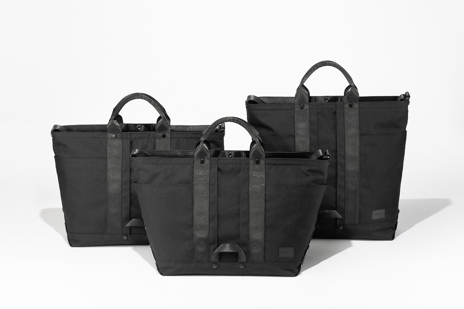 UNTRACK「OUTDOOR PLUS／THE TOTE」左からCOAL BAG S（WIDE）、COAL BAG M（WIDE）、COAL BAG