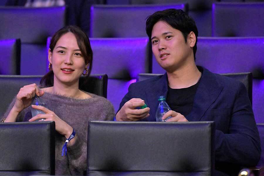 ドジャース・大谷翔平（右）と真美子夫人【写真：ロイター】