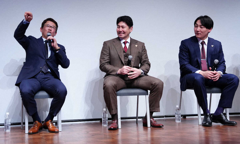 当時を振り返る（左から）古田敦也氏、広島・会沢、巨人・丸（撮影・島崎忠彦）