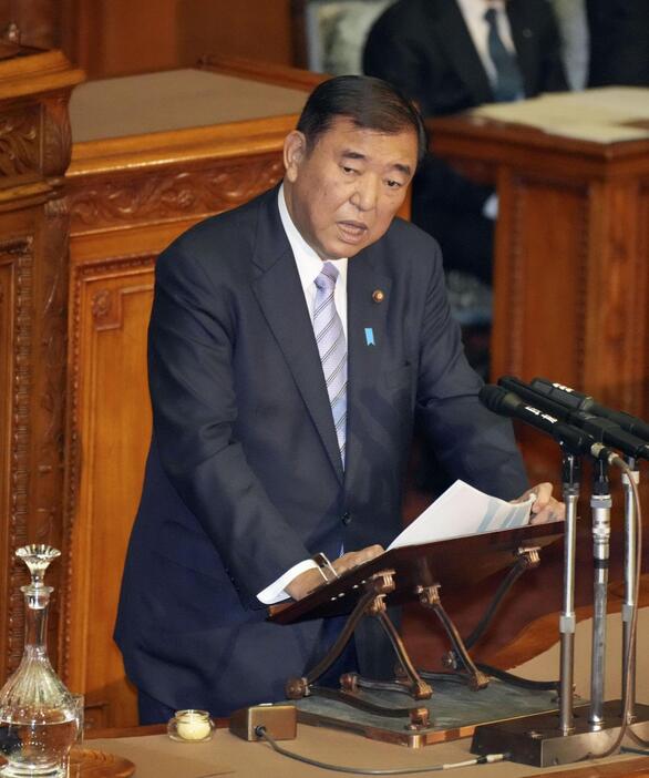 参院本会議の代表質問で答弁する石破首相＝4日午後