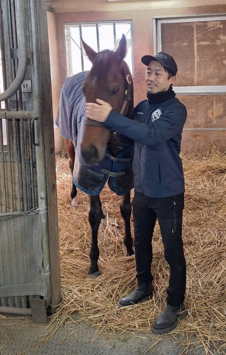 担当の楠助手にねぎらわれるレガレイラ