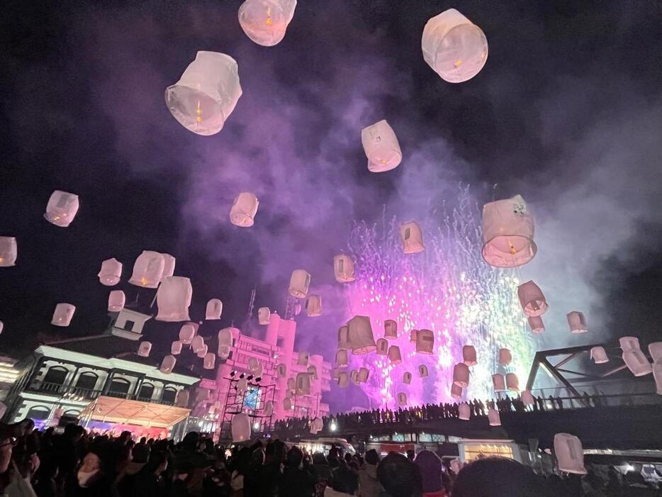 昨年のこうふ開府の日、「未来ランタン」の様子。（写真提供＝甲府市）