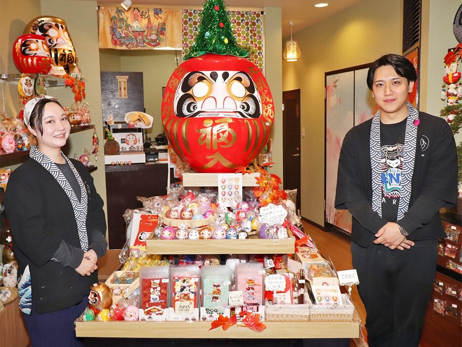 店主の段瑞瑩さん（左）と八ツ田泰成さん