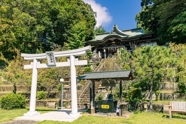 「推しグッズのお清め体験」が行われる大仁神社