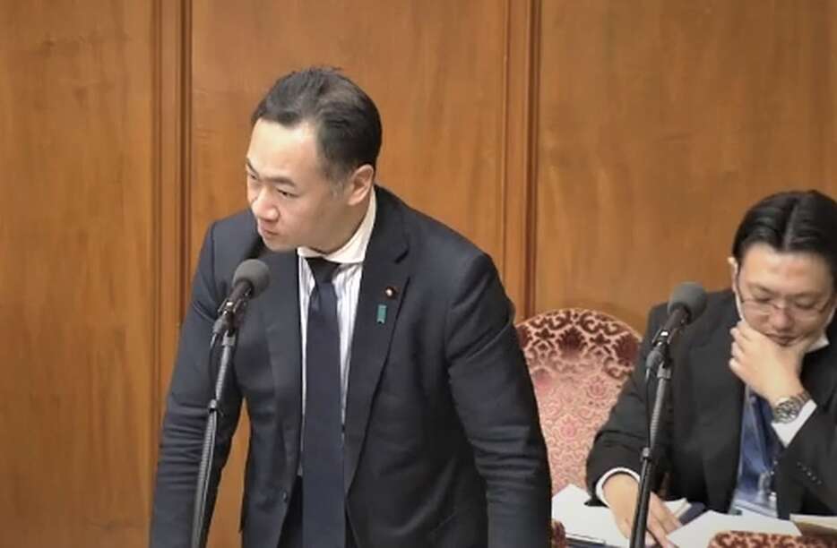 鈴木馨祐法相＝18日午後（「衆院インターネット審議中継」から）