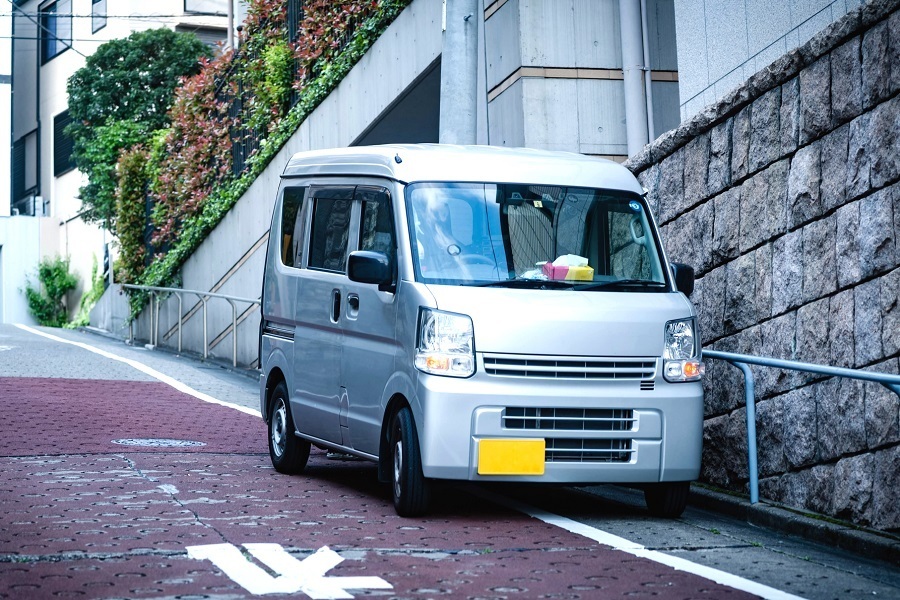 路上駐車（画像：写真AC）