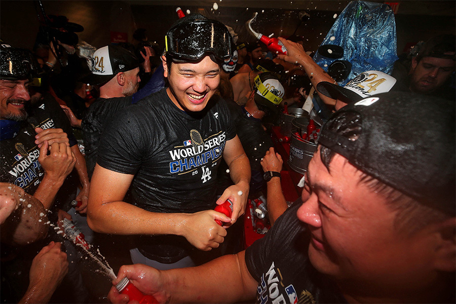 WS制覇でビールかけを楽しむ大谷翔平【写真：ロイター】