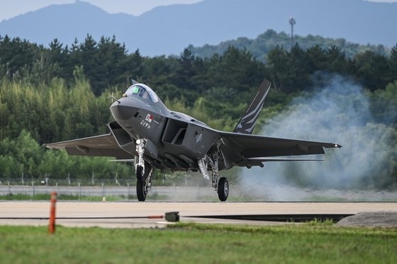 ２０２２年７月１９日、慶尚南道泗川（サチョン）で初飛行に成功したＫＦ－２１試製１号機。［写真　防衛事業庁］