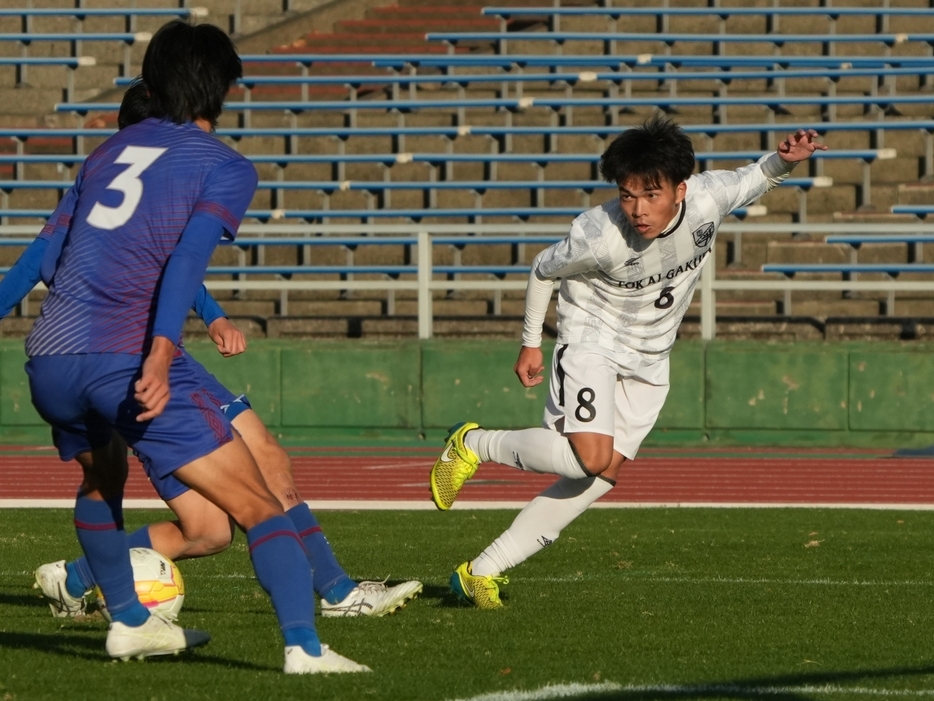 DF上野滉太(3年)が2ゴール演出(Tatsuya TAKEUCHI/GEKISAKA)