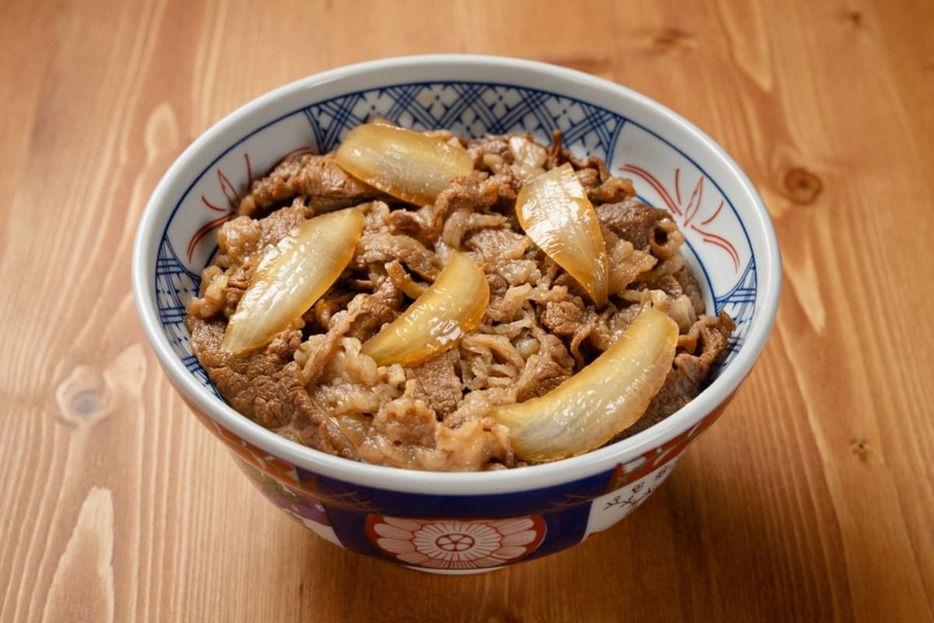 大手牛丼チェーン店が期間限定で「値下げ」していましたが、未だに値上げせずに踏ん張っている業界はどこでしょうか？