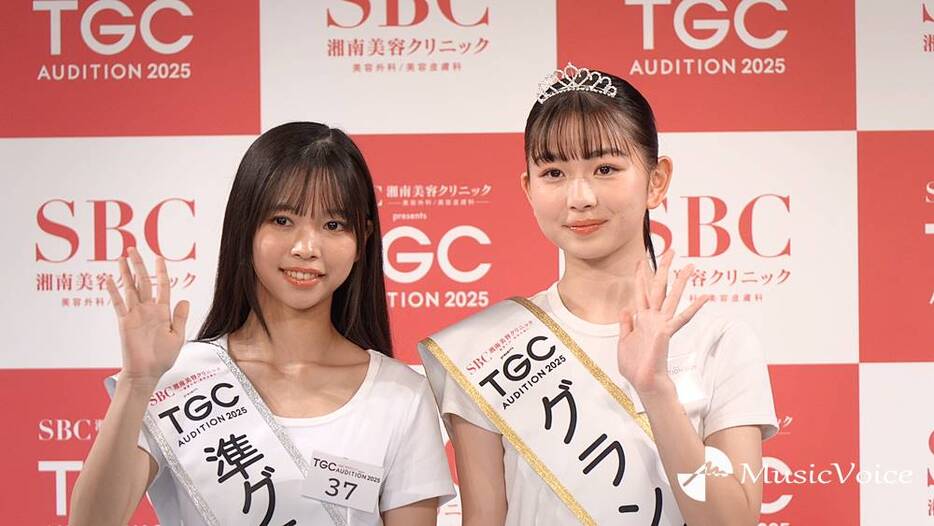 グランプリの村瀬一花さん（右）と準グラの中西聖彩さん