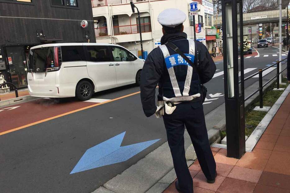 警察による交通違反の取り締まり、じつは新聞などで情報が公開されているほか、公式SNSでも公開されているケースがある。日頃から安全運転することは大前提だが、それでも気になる人はドライブ前に要チェックだ。