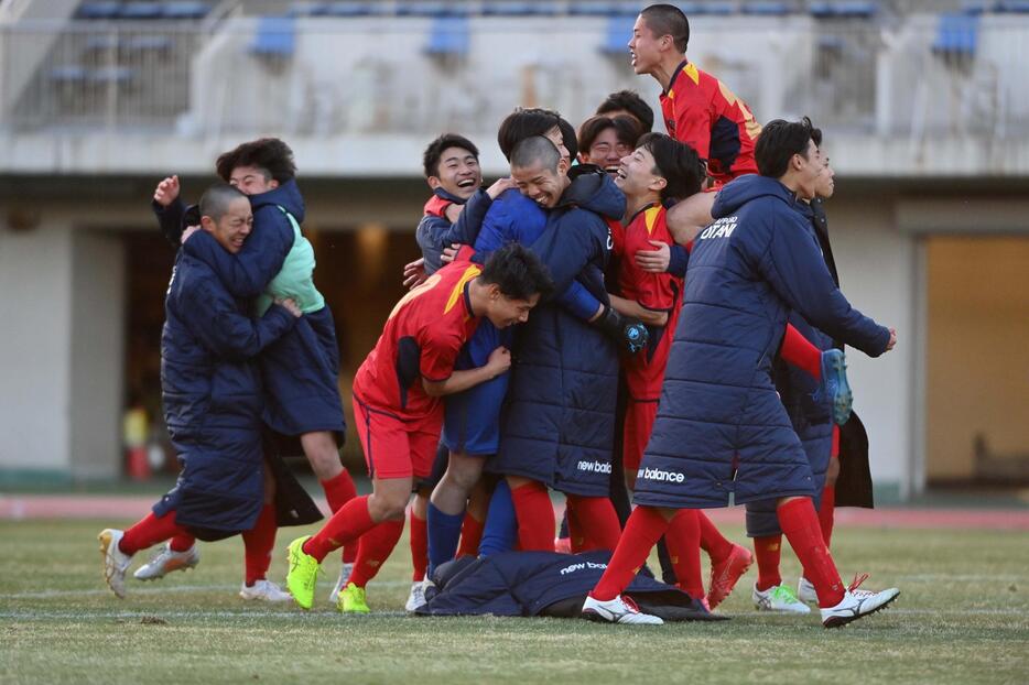 二度の敗退のピンチを乗り越えた札幌大谷が、12-11という壮絶なPK戦を制した（写真◎松田杏子）