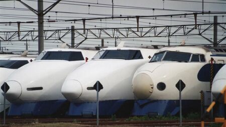 かつて大井車両基地に並んでいた0系、100系新幹線（筆者撮影）