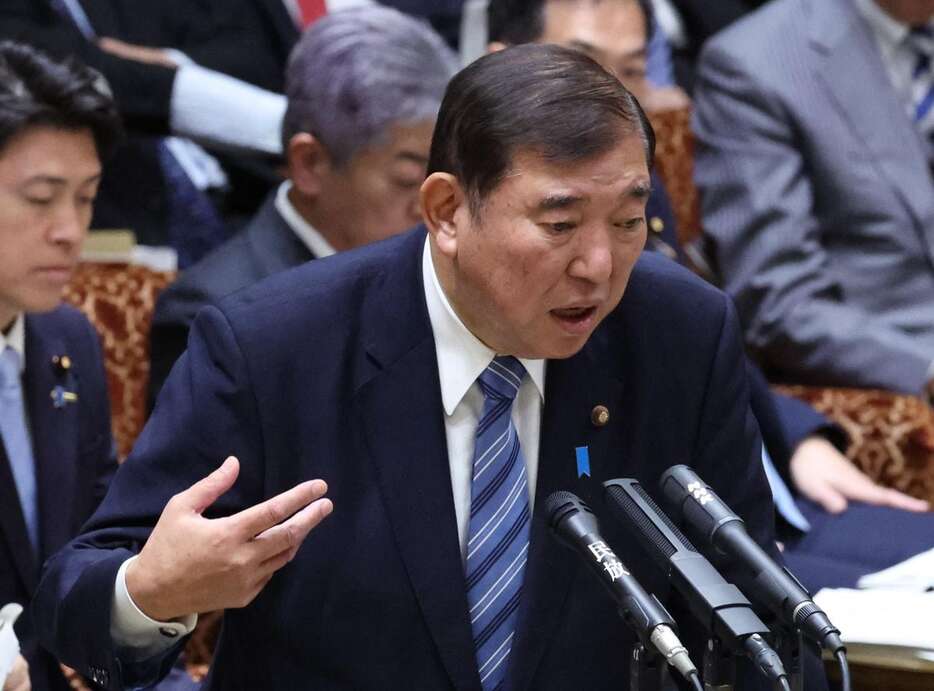 参院予算委員会で答弁する石破茂首相＝16日午前（春名中撮影）