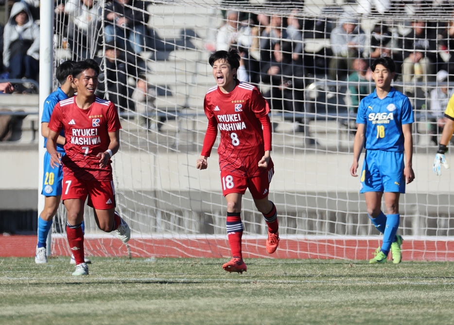 5－0で佐賀東に快勝した流通経済大柏。写真は3点目を決めた亀田歩夢（写真◎下田知仁）