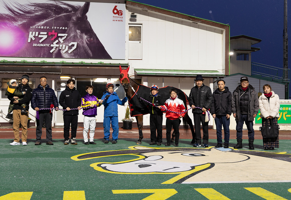 ゴールデンヒーラー引退式 (C)岩手県競馬組合