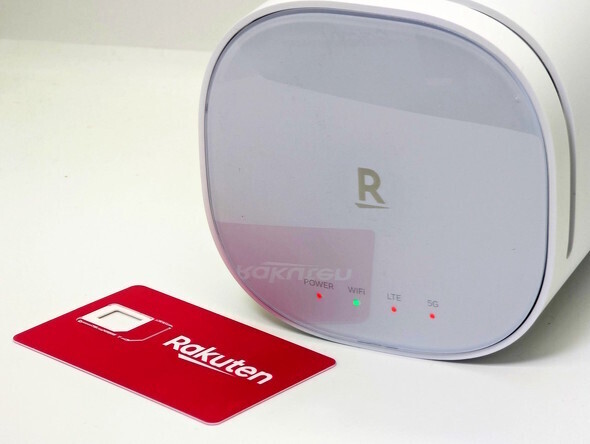 楽天モバイルの「Rakuten Turbo 5G」は専用SIMカードで動作します