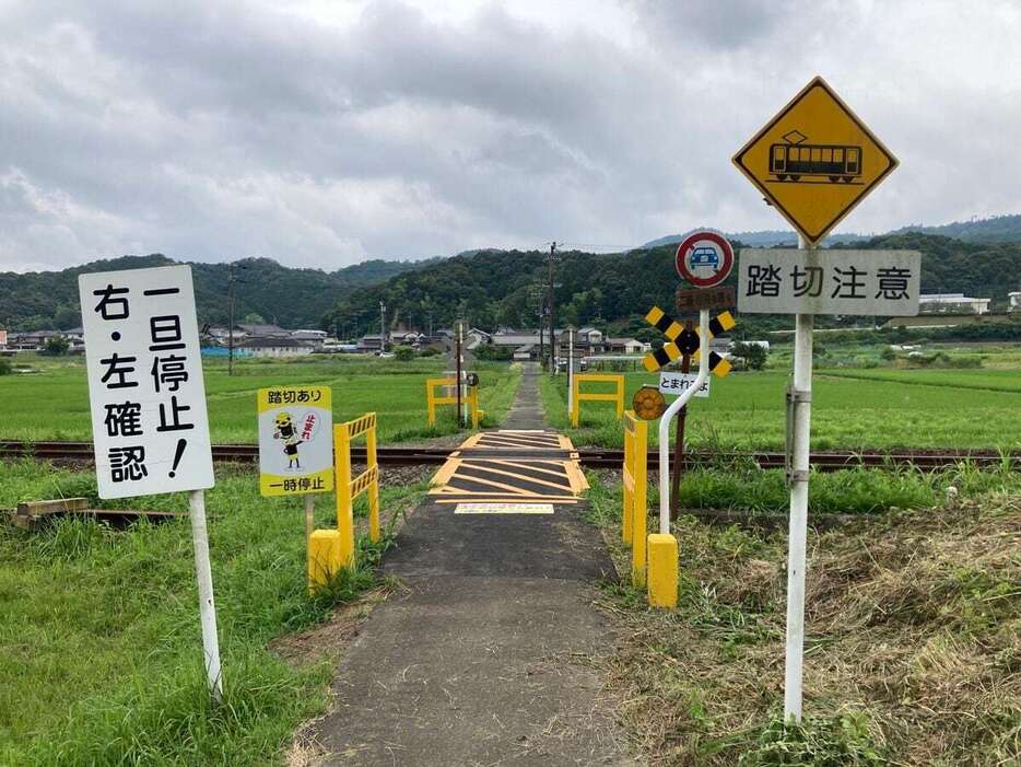 廃止される京都丹後鉄道下由里踏切＝京都府舞鶴市（同市提供）