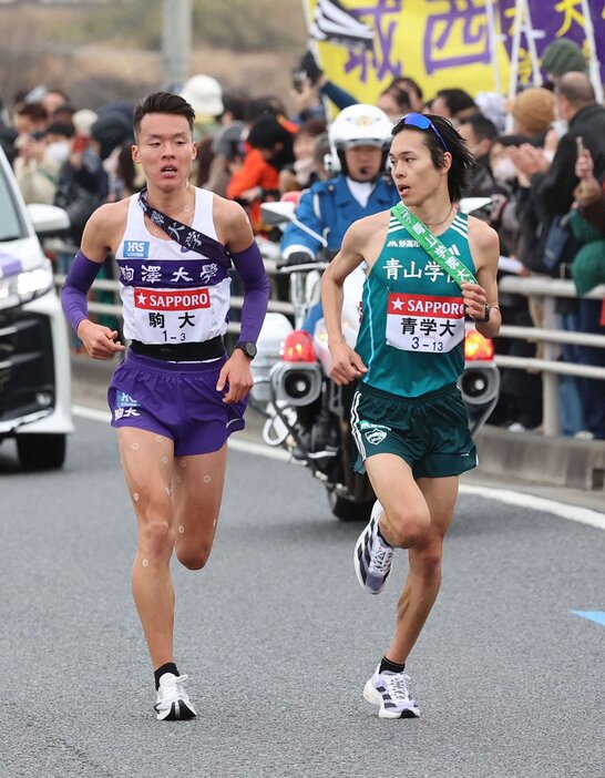 今年の箱根で往路３区、青学大・太田蒼生(右)と競り合った駒大・佐藤圭汰